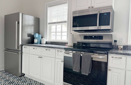 Eastside Apartment | Sunny & Playful Carriage House in Downtown Savannah Stay Here and Walk Everywher