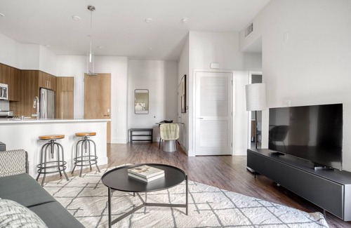 Centennial Apartment | Sunny Redwood City 1BR w/W/D, Gym & A/C, nr Caltrain, by Blueground
