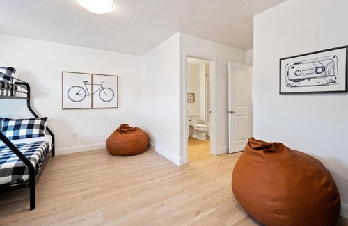 Washington Apartment | Sunny Reunion
