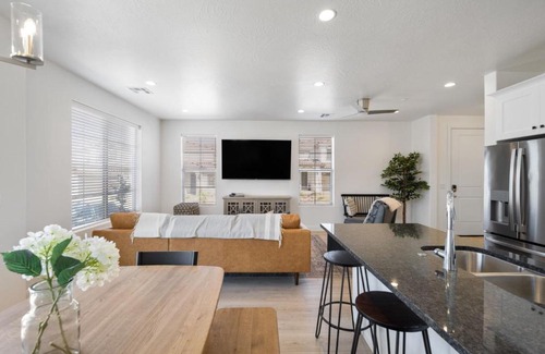 Washington Apartment | Sunny Reunion