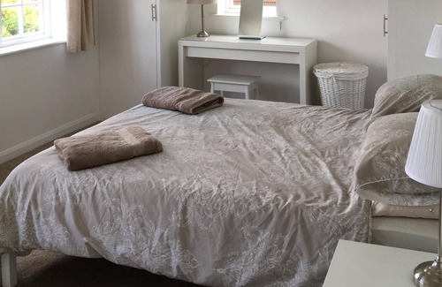 Boxgrove House | Sunny Rural Village Home sleeps 4/5 of Goodwood