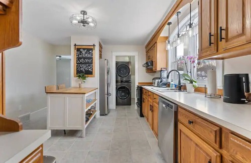 Southern Coast Apartment | Sunny Saco minutes from downtown and beach