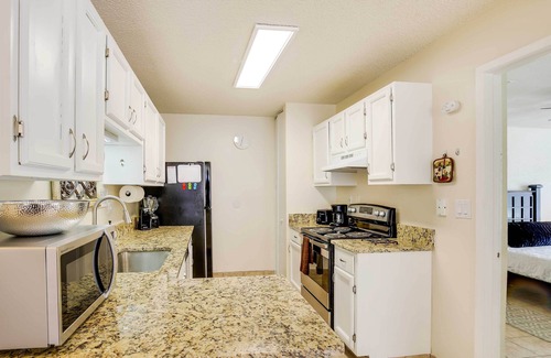 New Territories House | Sunny San Antonio Home w/Backyard + Patio!