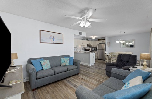 Myrtle Beach Condo | Sunny Seaside Retreat with Beach & Pool Access!