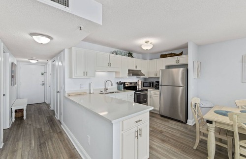 Myrtle Beach Condo | Sunny Seaside Retreat with Beach & Pool Access!