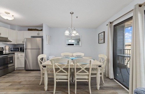 Myrtle Beach Condo | Sunny Seaside Retreat with Beach & Pool Access!