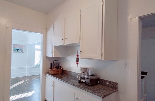 Richmond District House | Sunny SF House w/Parking, Great Location, Spacious and Convenient to Everything