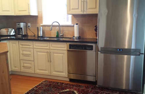 Kitsilano House | Sunny South-Facing fully furnished one bedroom suite with a 10 X 20 Deck