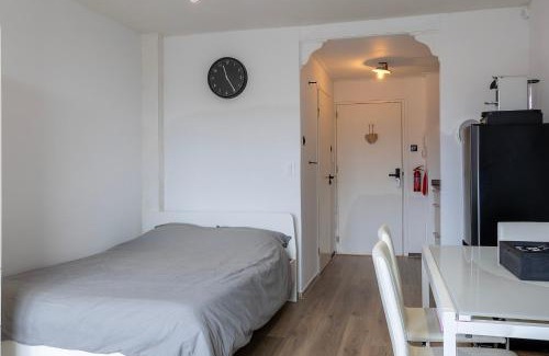 Wijk aan Zee Apartment | Sunny Studio - Only 5-Min Walk to Sea & Dunes