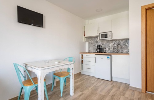 Portocolom Apartment | Sunny Studio with Balcony near the Sea