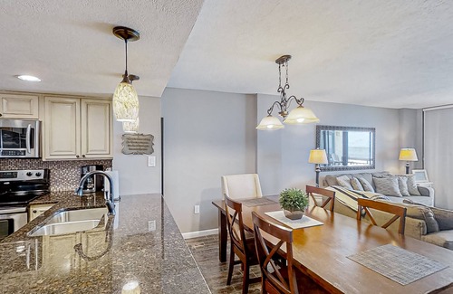 Crescent Beach Condo | Sunny & stylish condo with an ocean view, on-site pool, beach access, & AC