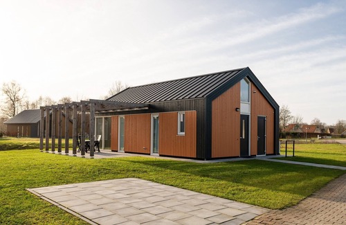 Tynaarlo House | Sunny Villa with Garden Patio