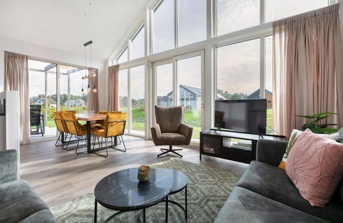 Tynaarlo House | Sunny Villa with Garden Patio