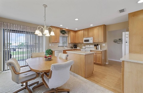 Caloosahatchee Condo | Sunny Waterfront 2BR/2BA Condo w/Sunset Views, Pool & Utilities Included