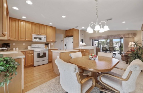 Caloosahatchee Condo | Sunny Waterfront 2BR/2BA Condo w/Sunset Views, Pool & Utilities Included