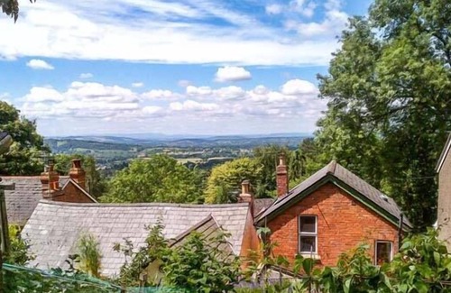 Malvern Cottage | SUNNYSIDE, pet friendly, with open fire in Upper Colwall