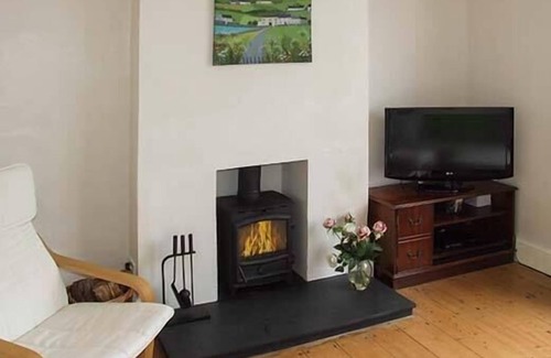 Malvern Cottage | SUNNYSIDE, pet friendly, with open fire in Upper Colwall