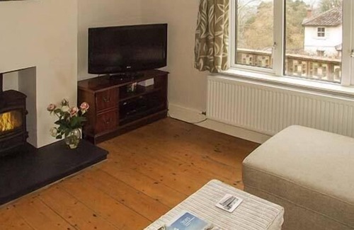 Malvern Cottage | SUNNYSIDE, pet friendly, with open fire in Upper Colwall