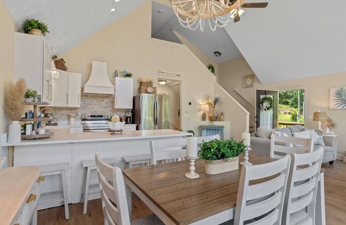 Milledgeville House | Sunnyside Retreat Beautiful 3 Story Lakehouse with Breathtaking Lake Views
