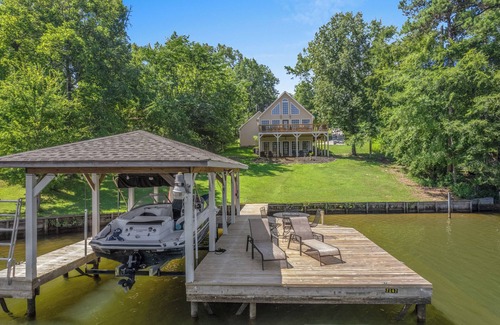 Milledgeville House | Sunnyside Retreat Beautiful 3 Story Lakehouse with Breathtaking Lake Views