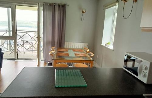 Youghal Apartment | Sunnyside View Apartment -modern & cosy apartment with magnificent views to match