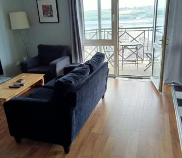 Youghal Apartment | Sunnyside View Apartment -modern & cosy apartment with magnificent views to match