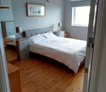 Youghal Apartment | Sunnyside View Apartment -modern & cosy apartment with magnificent views to match