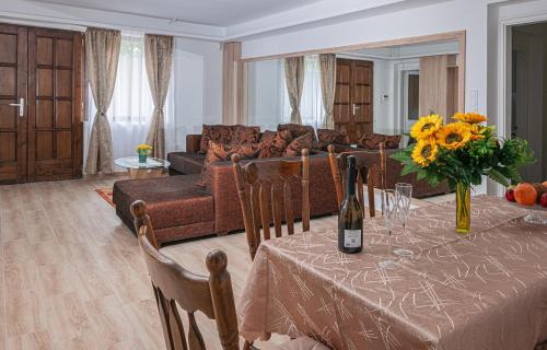 Rakoshegy Apartment | Sunrise Airport Inn - Free Parking