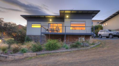 Dover Apartment | Sunrise Cottage- Dover Tasmania
