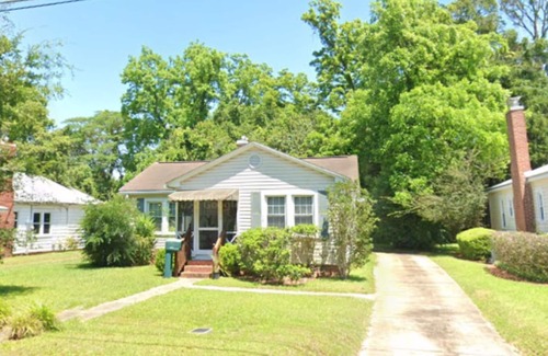 Lakeview House | Sunrise Cottage on North Bronough Street. MIDTOWN