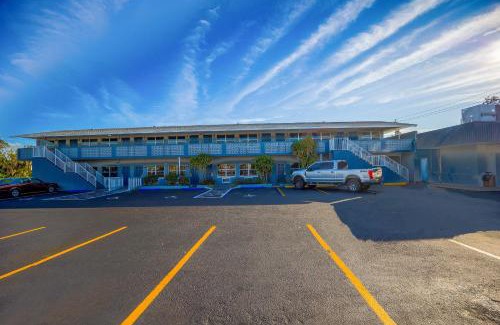 Le Barons Of Titusville Hotel | Sunrise Inn by OYO Titusville FL
