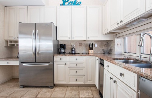 Canandaigua Cottage | Sunrise Lake House - Stunning Canandaigua Lake Views!