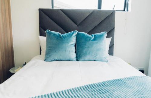 Lone Hill Apartment | Sunrise Lonehill One Bed