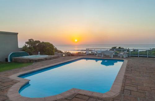 Umzumbe House | Sunrise on Stiebel Rocks
