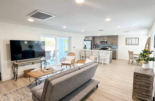 Port Charlotte - Charlotte Harbor House | Sunrise Park Jewel in Port Charlotte with free pool heat