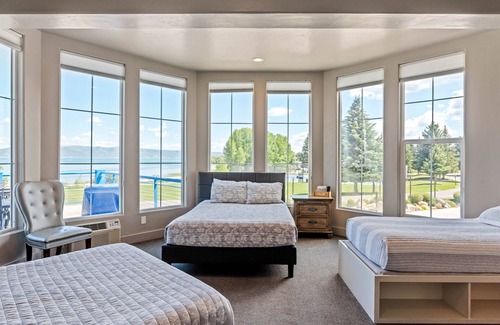 Harbor Village Hotel | Sunrise Resort Room #204 | 2 Bed, 1 Futon, 1 Bath