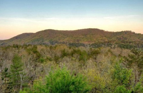 Mineral Bluff Cabin | Sunrise Splendor- Mineral Bluff, GA (SUMMER SPECIAL RESERVE 7 NIGHTS BUT ONLY PAY FOR 6!!)