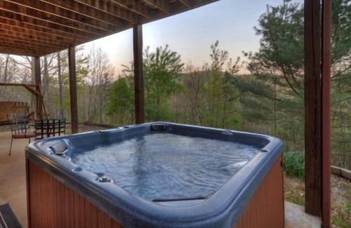 Mineral Bluff Cabin | Sunrise Splendor- Mineral Bluff, GA (SUMMER SPECIAL RESERVE 7 NIGHTS BUT ONLY PAY FOR 6!!)