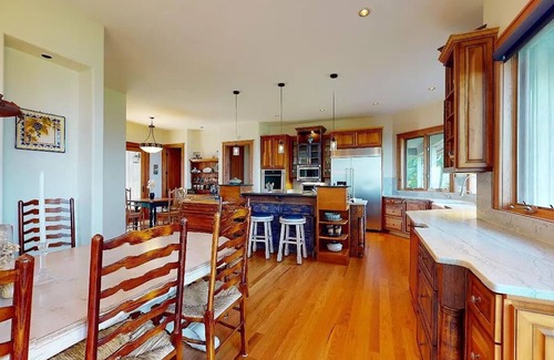 Hayesville House | Sunrise to Sunset - Luxury reatreat, stunning views, swim spa!