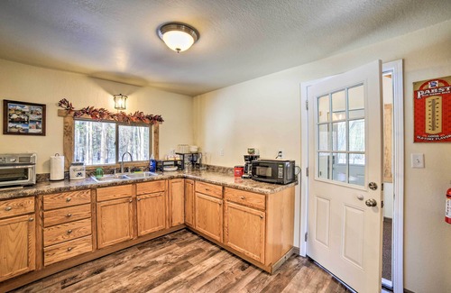 Marquette Cottage | Sunroom, Deck & Grills: Marquette Cottage!
