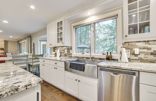 Indian River House | Sunroom, Dining Pavilion & More: Gem on Burt Lake!