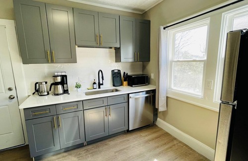 Cleveland Apartment | Sunroom Stargazer 2bedroom in West CLE