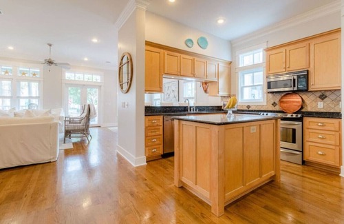 Sunnyside Apartment | Suns Out Funs Out in Carillon! 7 min to 30A!