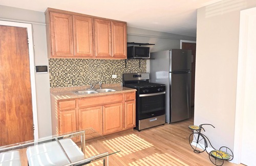 Evergreen Park Apartment | Suns & Roses Duplex