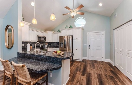 Port St. Joe Condo | SunScape: 4BR Top-Floor Condo, Beachfront, Deck, Pool/Spa, Pet-Friendly