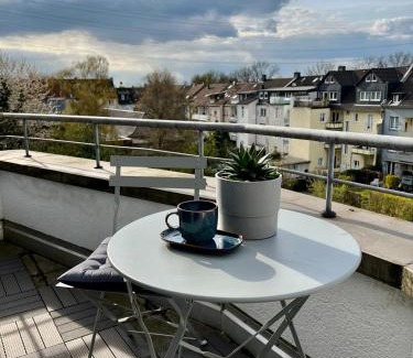 Altenessen-Sud Apartment | SUNSET Apartment, FREE Parking & Balcony in Essen
