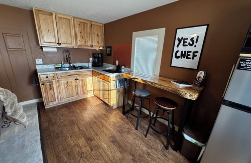 Hillsboro House | Sunset Cabin-Couple's only Hot Tub Getaway