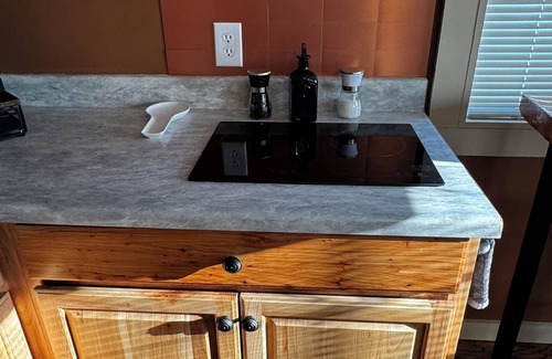 Hillsboro House | Sunset Cabin-Couple's only Hot Tub Getaway