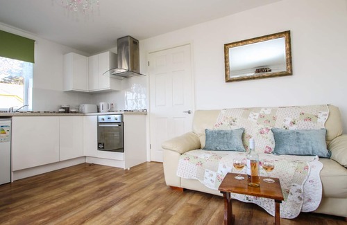 Tintagel Cottage | SUNSET COTTAGE, romantic, with a garden in Tintagel