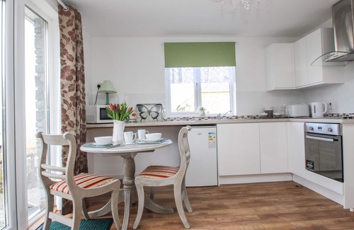 Tintagel Cottage | SUNSET COTTAGE, romantic, with a garden in Tintagel